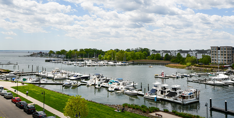 WATERFRONT ACCESS & ACTIVITIES Waterfront Restaurants and Boardwalk Harbor Landing Stamford, CT